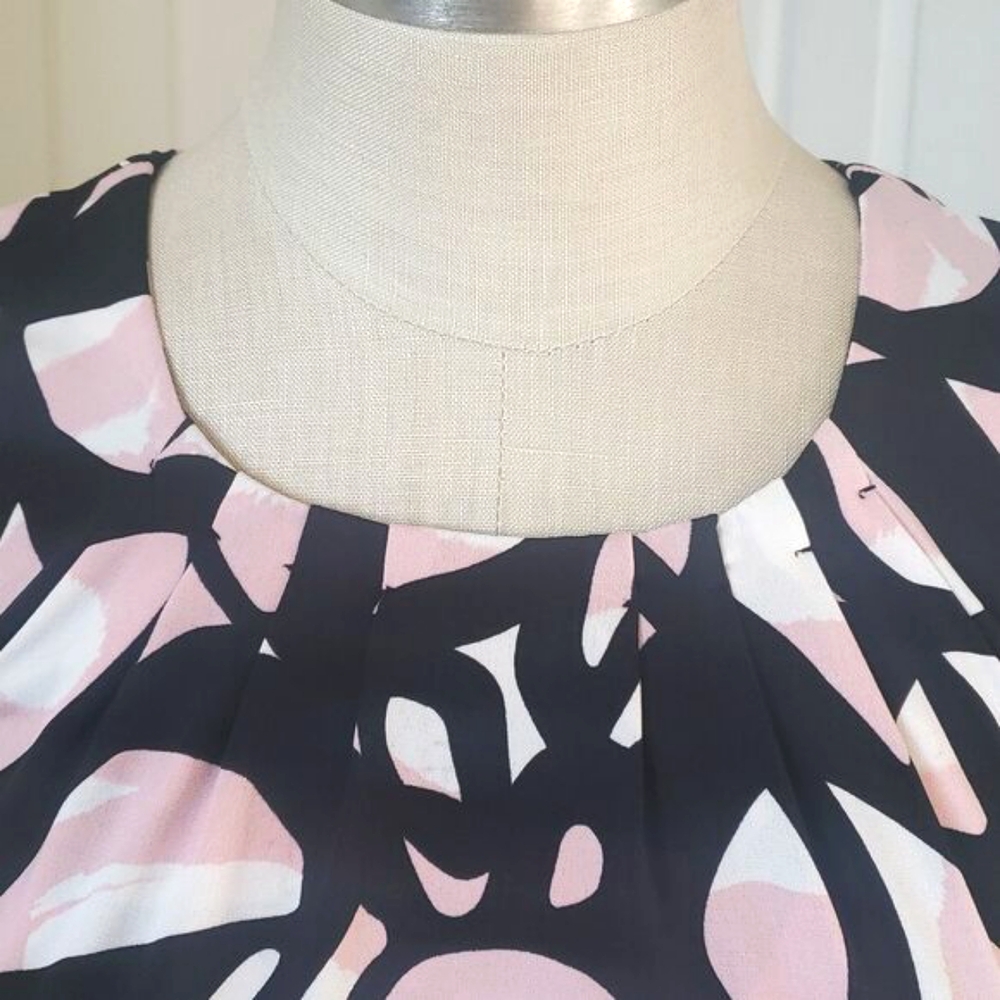 CALVIN KLEIN Pink Black Abstract Silky Sleeveless Blouse Pleated Neck Size P - Picture 5 of 9